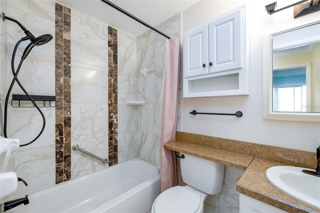 For Rent: $1,800 (2 beds, 2 baths, 1110 Square Feet)