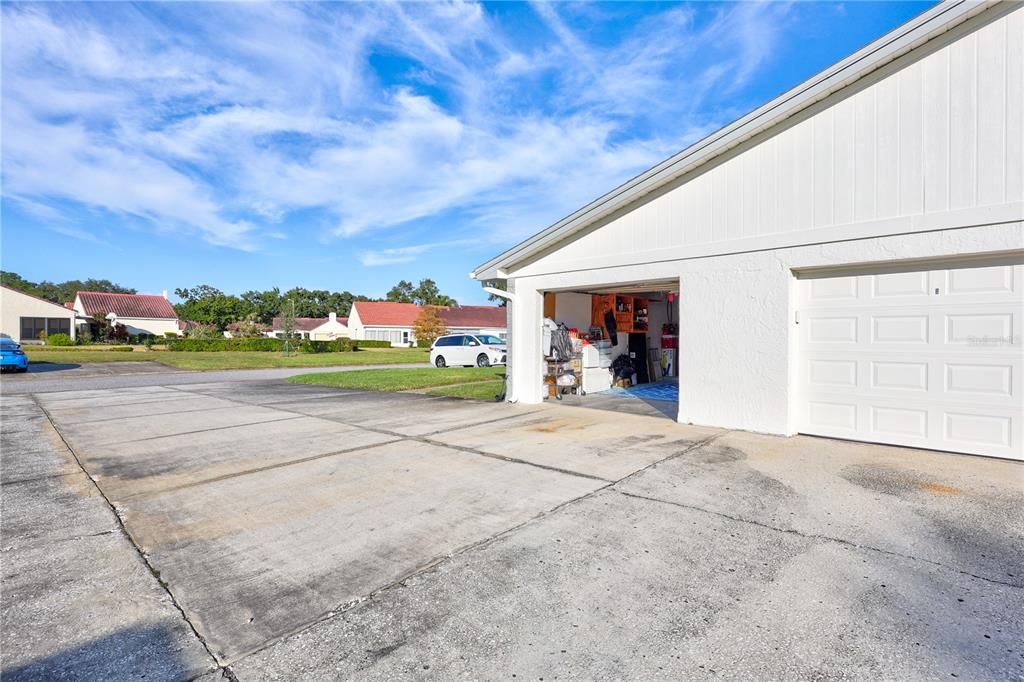 For Sale: $319,900 (2 beds, 2 baths, 1337 Square Feet)