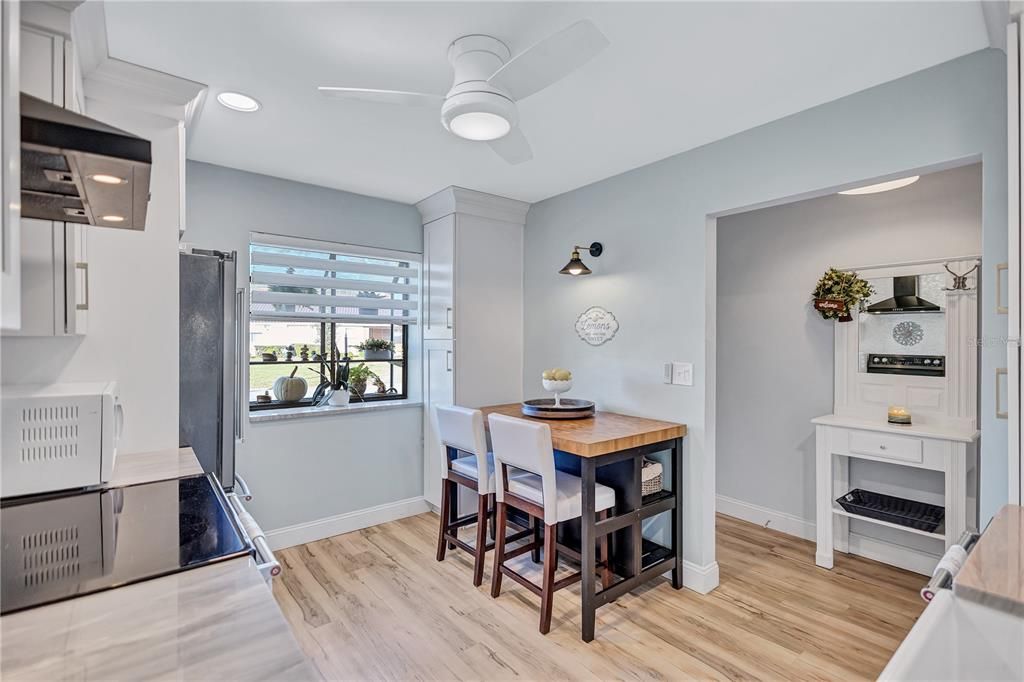 For Sale: $319,900 (2 beds, 2 baths, 1337 Square Feet)