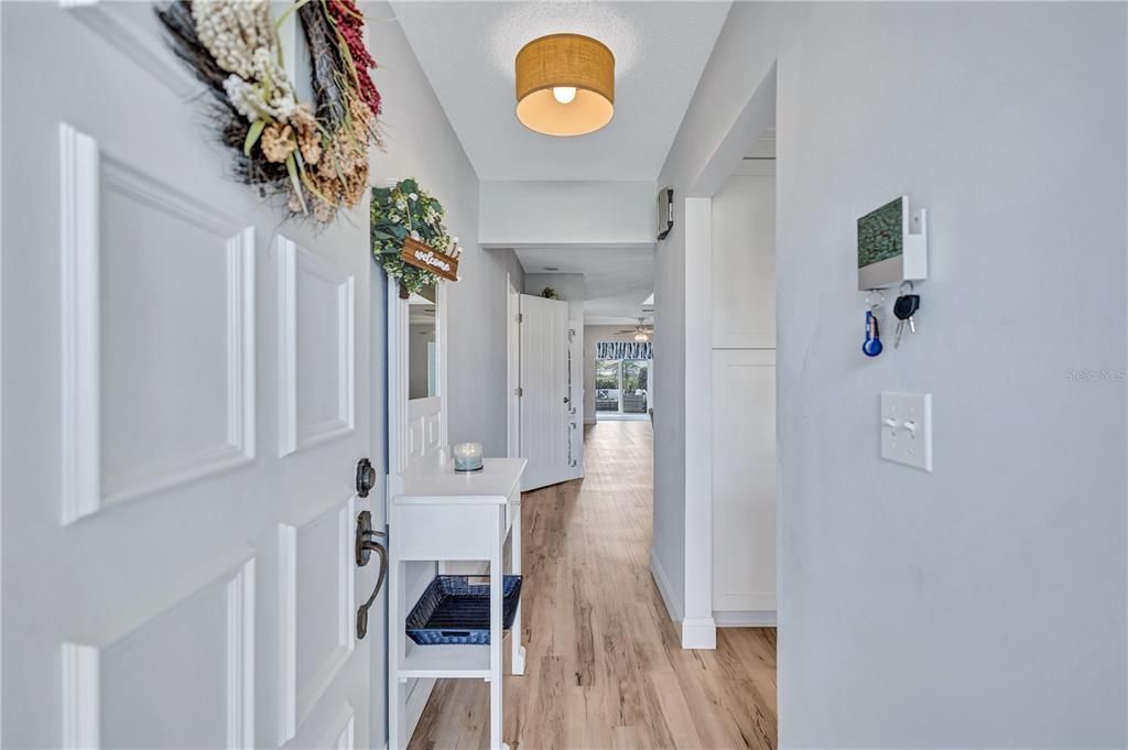 For Sale: $319,900 (2 beds, 2 baths, 1337 Square Feet)