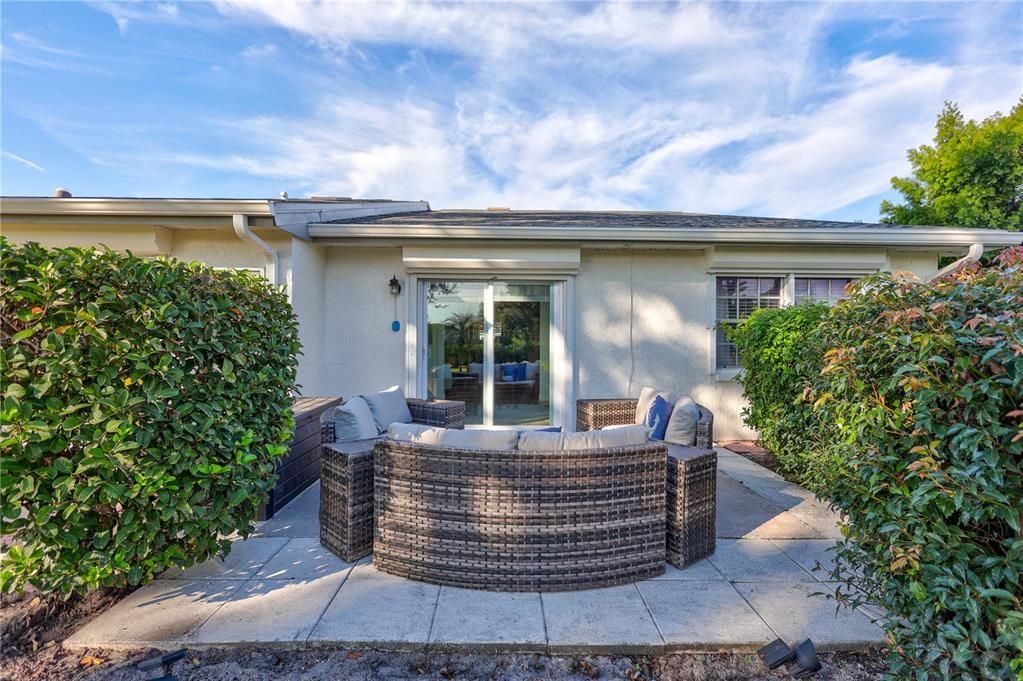 For Sale: $319,900 (2 beds, 2 baths, 1337 Square Feet)