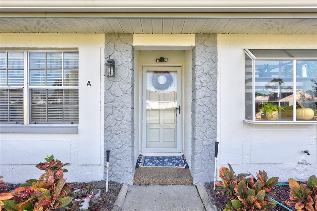 For Sale: $319,900 (2 beds, 2 baths, 1337 Square Feet)