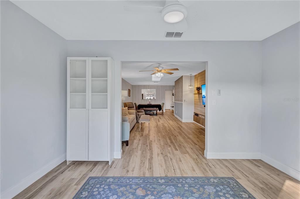 For Sale: $319,900 (2 beds, 2 baths, 1337 Square Feet)