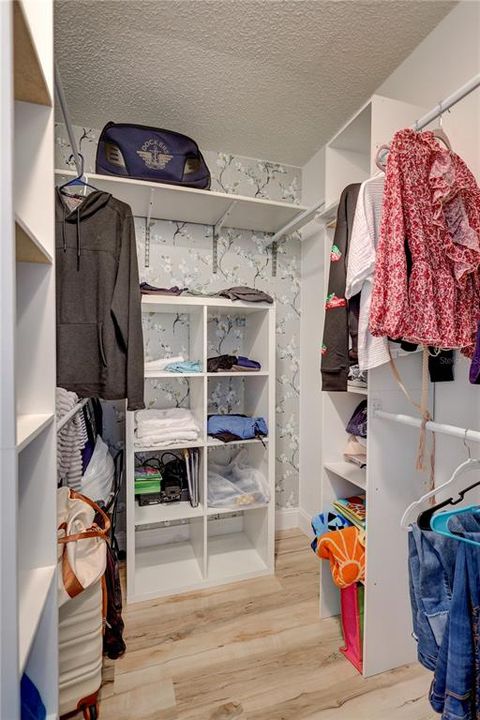 For Sale: $319,900 (2 beds, 2 baths, 1337 Square Feet)