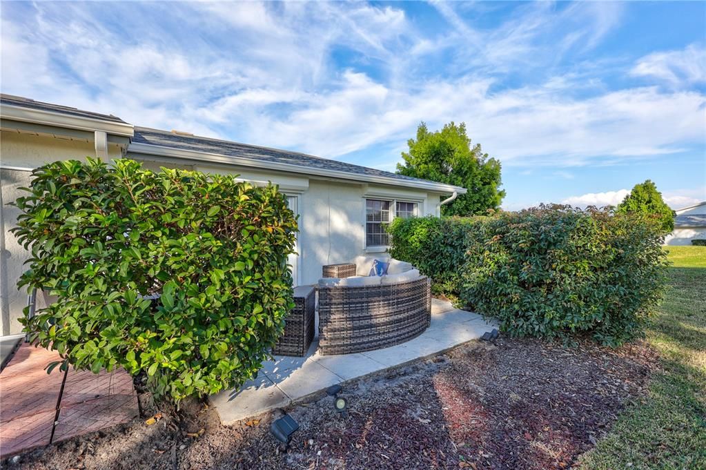 For Sale: $319,900 (2 beds, 2 baths, 1337 Square Feet)