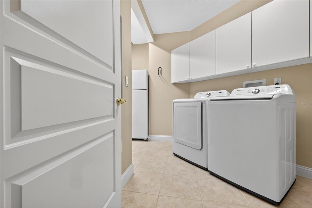 For Sale: $1,487,000 (3 beds, 2 baths, 2600 Square Feet)