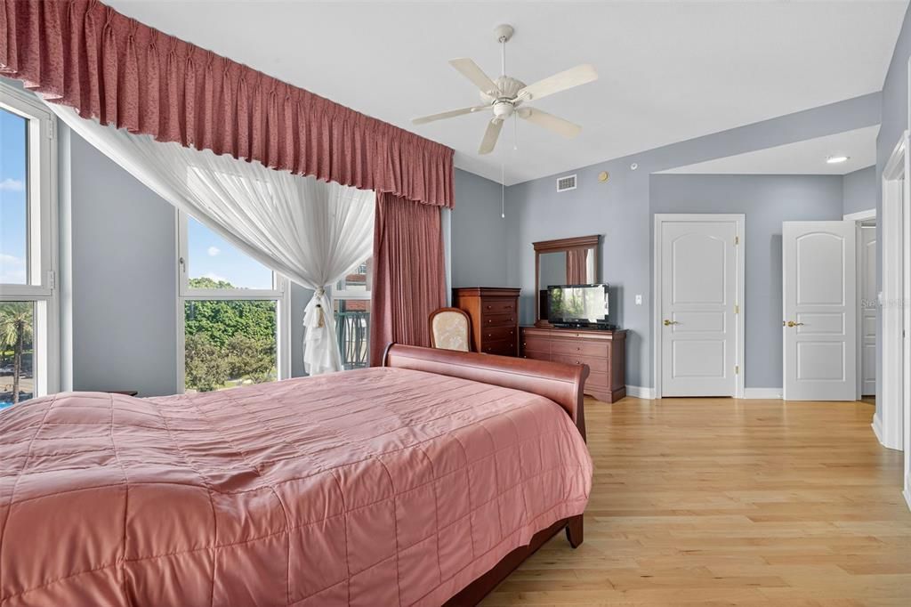 For Sale: $1,487,000 (3 beds, 2 baths, 2600 Square Feet)