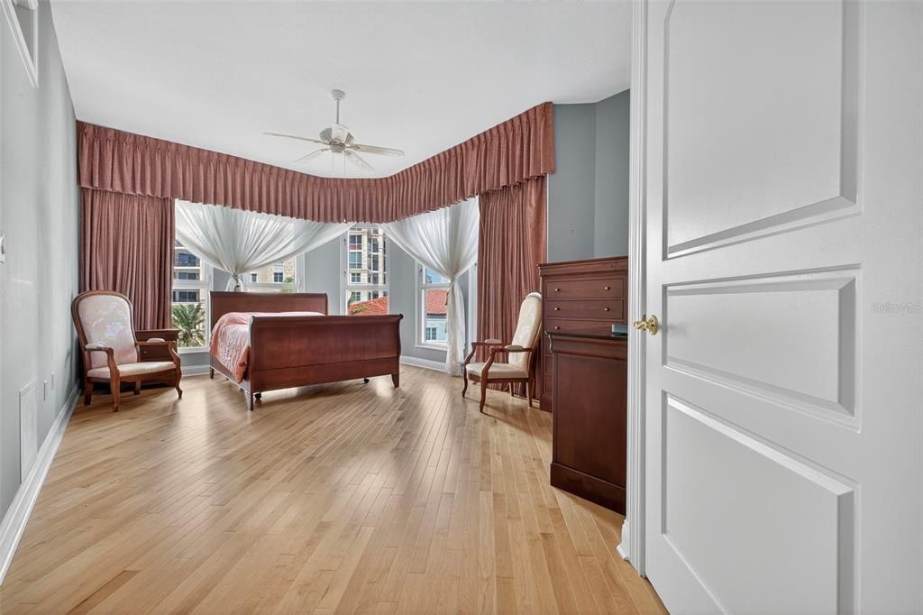 For Sale: $1,487,000 (3 beds, 2 baths, 2600 Square Feet)