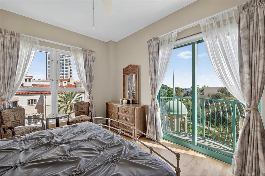 For Sale: $1,487,000 (3 beds, 2 baths, 2600 Square Feet)