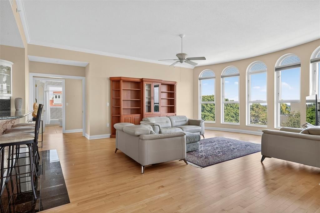 For Sale: $1,487,000 (3 beds, 2 baths, 2600 Square Feet)