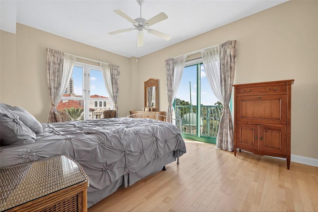 For Sale: $1,487,000 (3 beds, 2 baths, 2600 Square Feet)