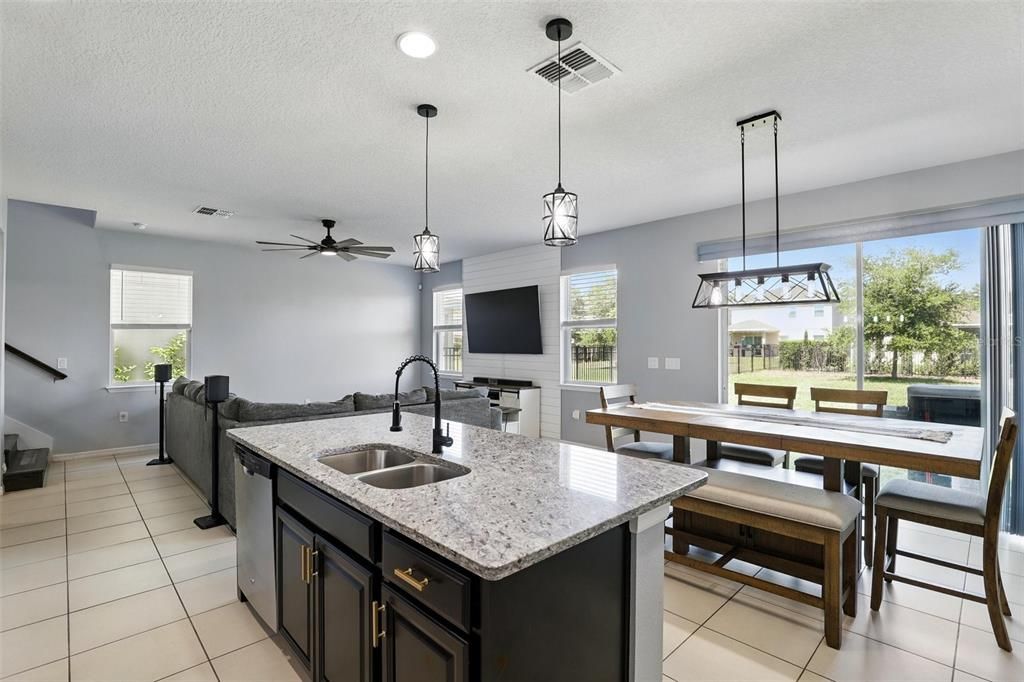 For Sale: $365,000 (3 beds, 2 baths, 1934 Square Feet)