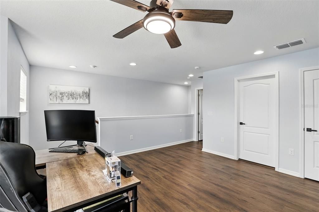 For Sale: $365,000 (3 beds, 2 baths, 1934 Square Feet)