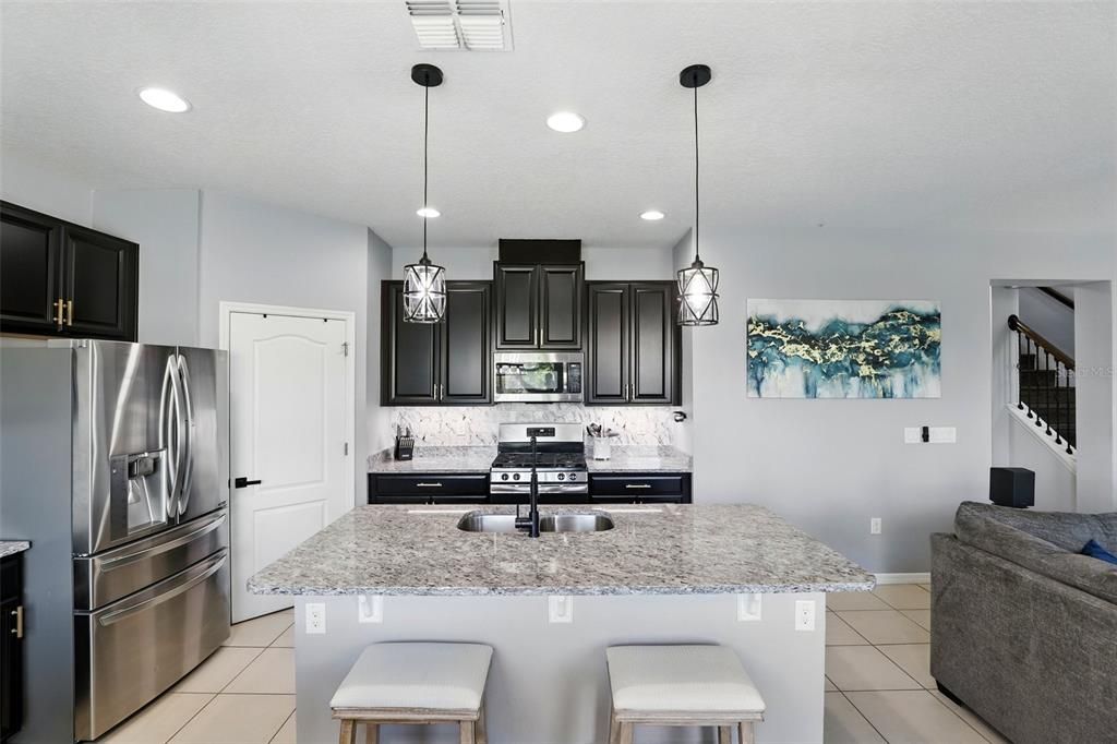 For Sale: $365,000 (3 beds, 2 baths, 1934 Square Feet)