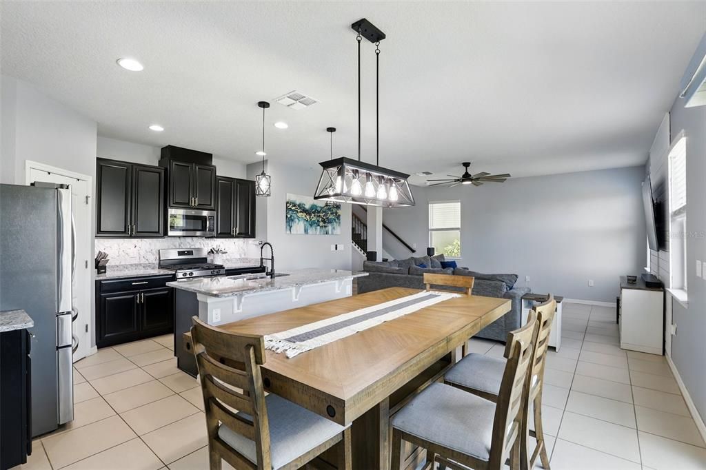 For Sale: $365,000 (3 beds, 2 baths, 1934 Square Feet)