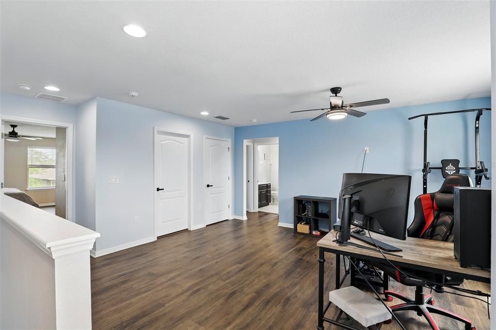 For Sale: $365,000 (3 beds, 2 baths, 1934 Square Feet)