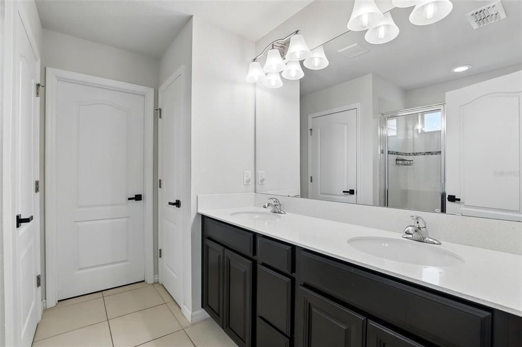 For Sale: $365,000 (3 beds, 2 baths, 1934 Square Feet)