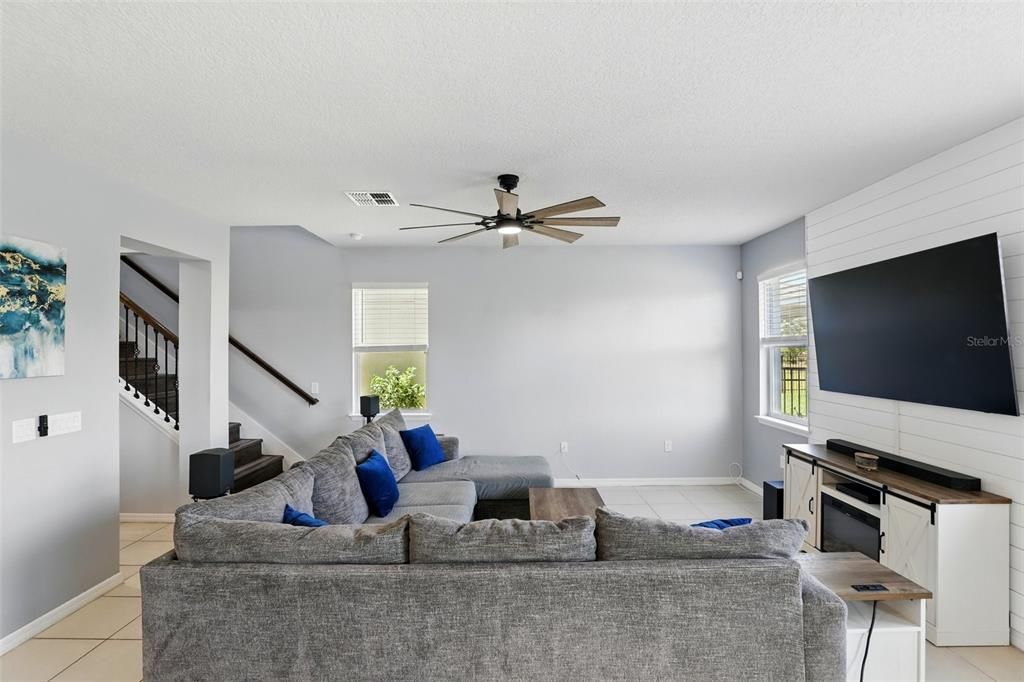 For Sale: $365,000 (3 beds, 2 baths, 1934 Square Feet)