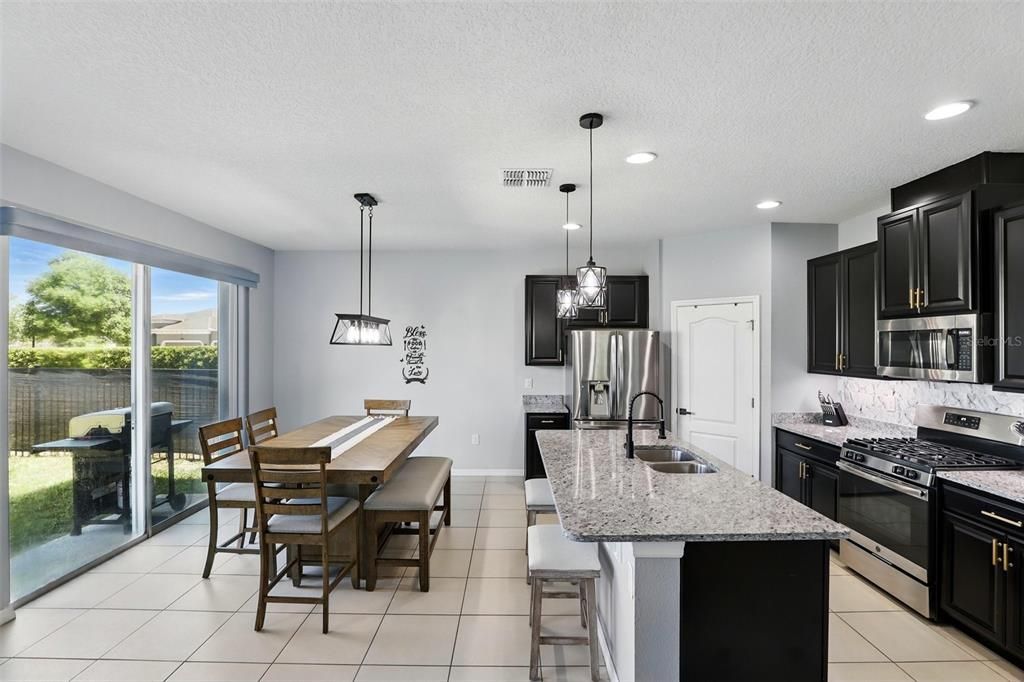 For Sale: $365,000 (3 beds, 2 baths, 1934 Square Feet)