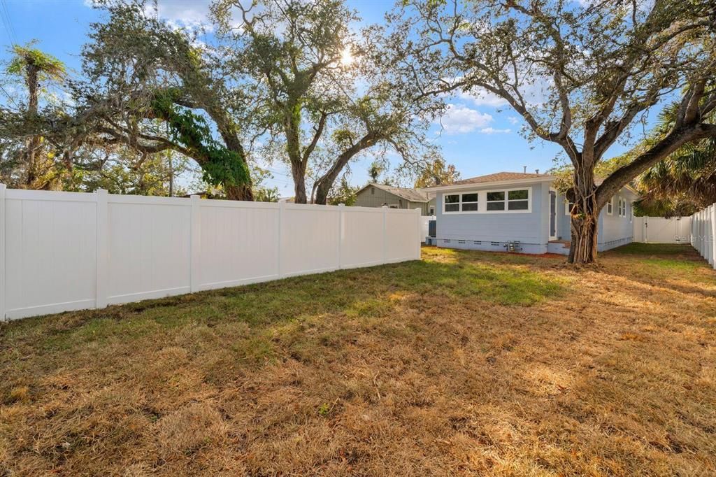 For Sale: $400,000 (3 beds, 2 baths, 1200 Square Feet)