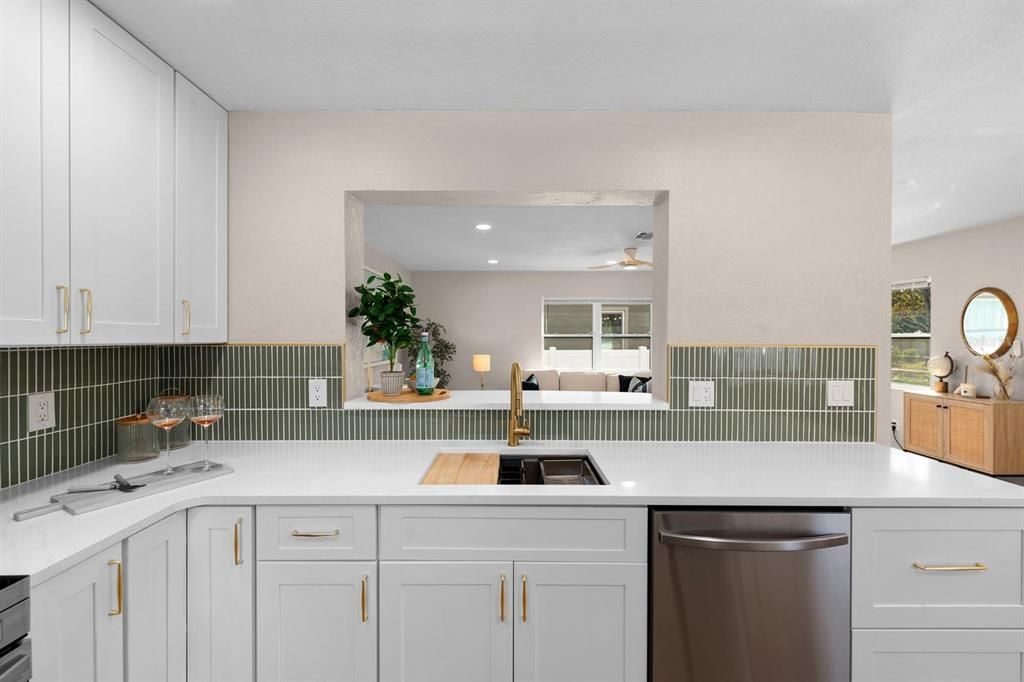 For Sale: $400,000 (3 beds, 2 baths, 1200 Square Feet)