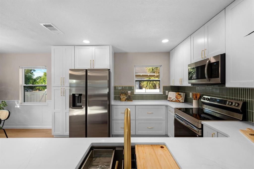 For Sale: $400,000 (3 beds, 2 baths, 1200 Square Feet)