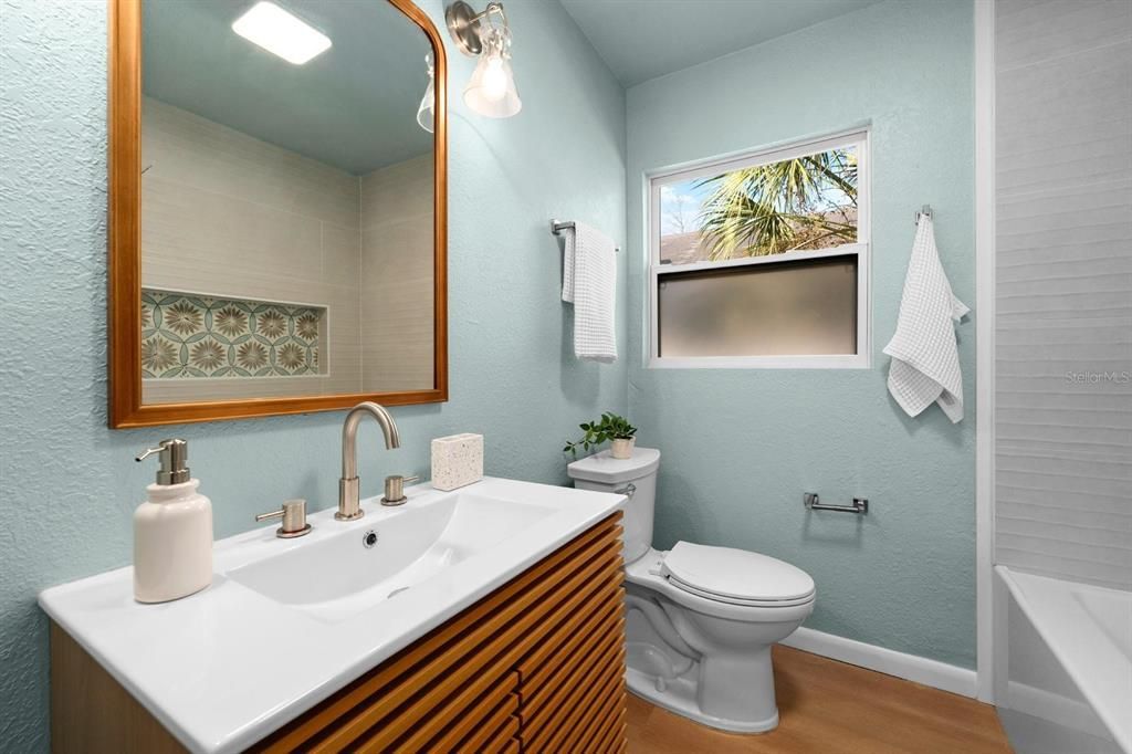 For Sale: $400,000 (3 beds, 2 baths, 1200 Square Feet)