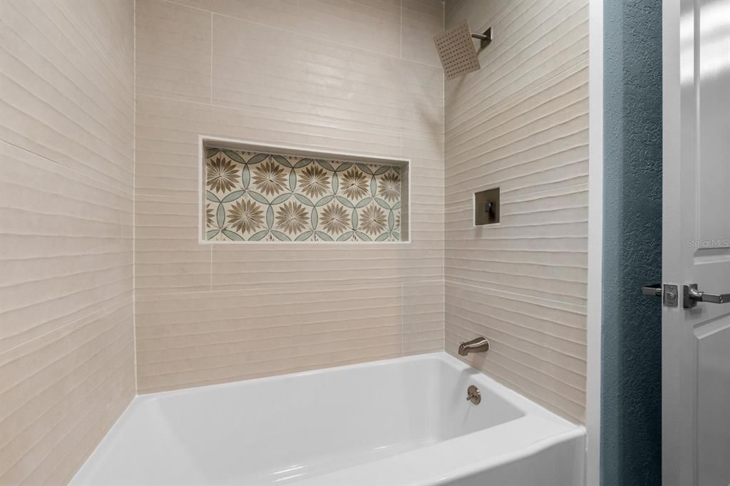 For Sale: $400,000 (3 beds, 2 baths, 1200 Square Feet)