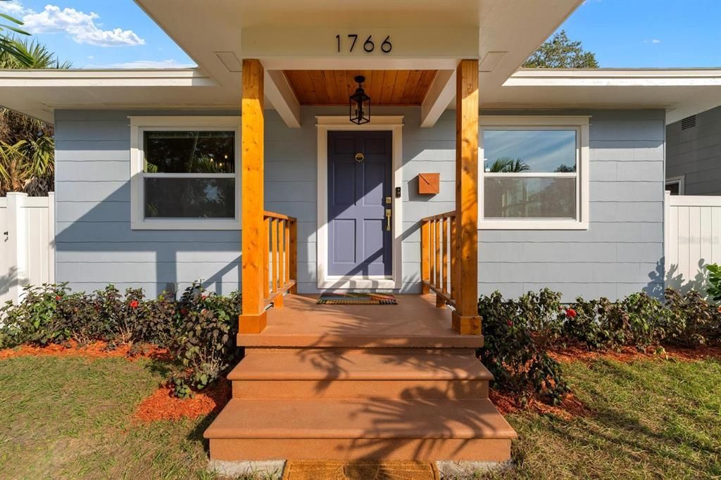 For Sale: $400,000 (3 beds, 2 baths, 1200 Square Feet)