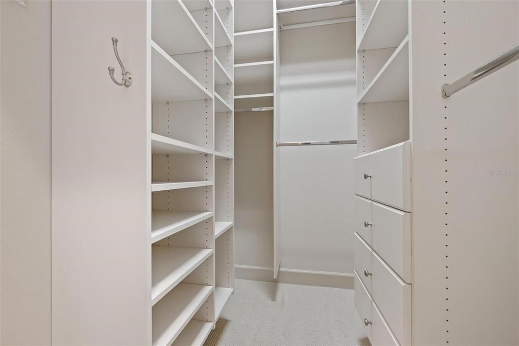 For Sale: $900,000 (3 beds, 3 baths, 2760 Square Feet)