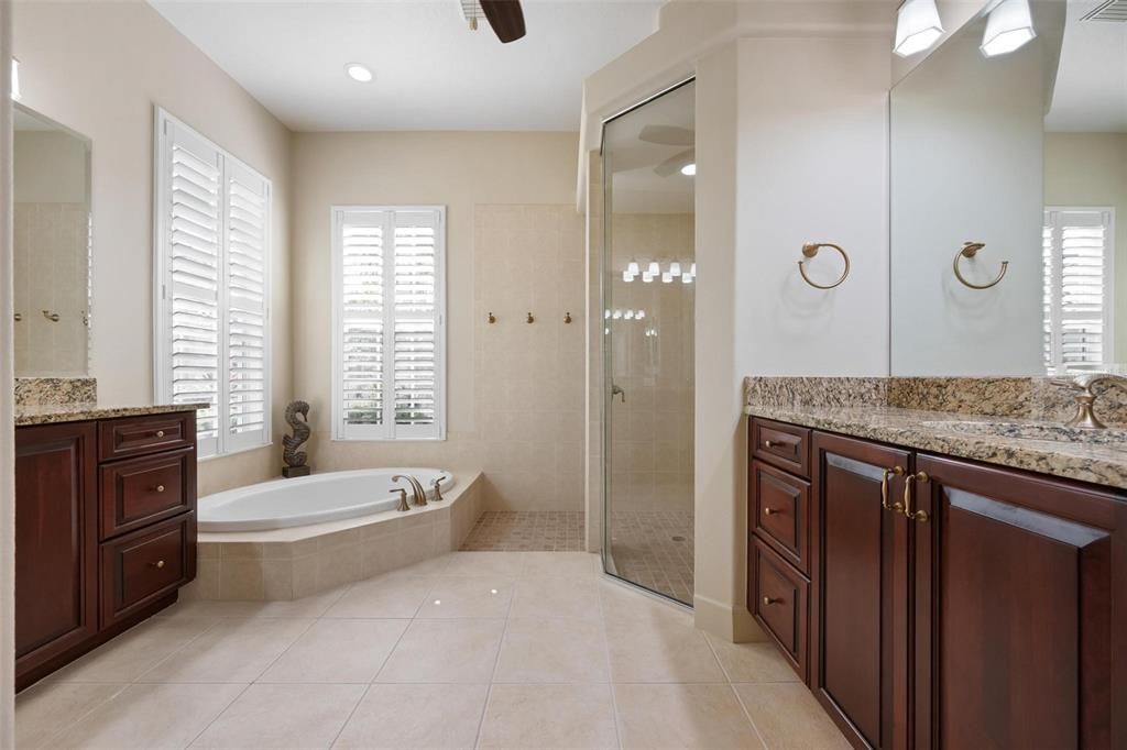 For Sale: $900,000 (3 beds, 3 baths, 2760 Square Feet)