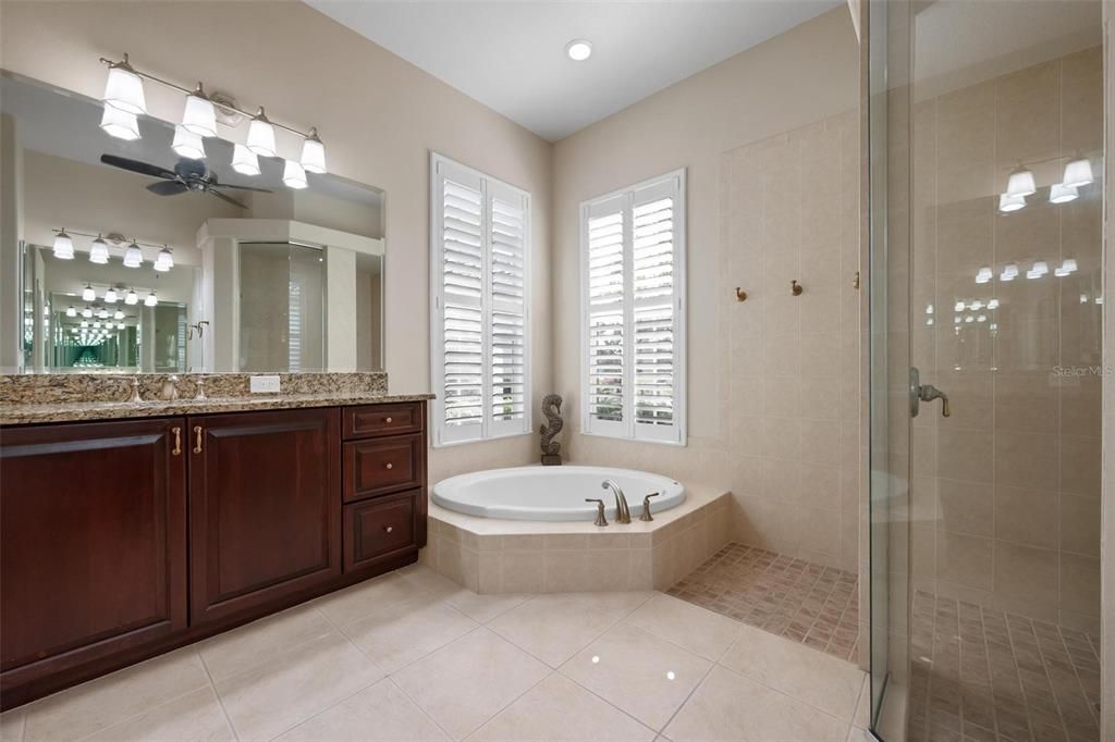 For Sale: $900,000 (3 beds, 3 baths, 2760 Square Feet)