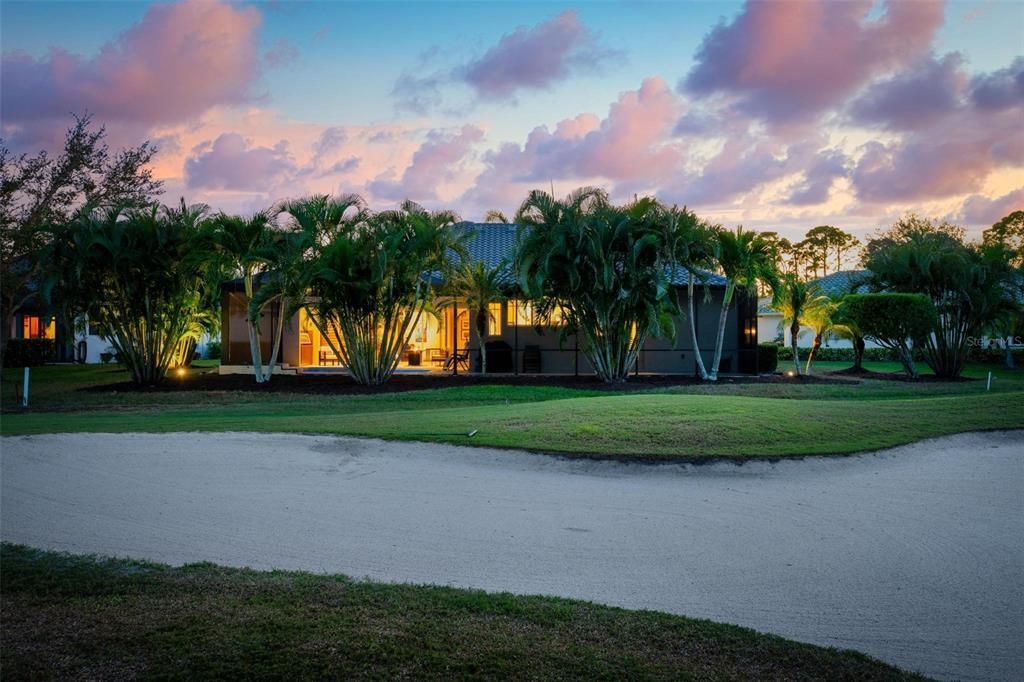 For Sale: $900,000 (3 beds, 3 baths, 2760 Square Feet)