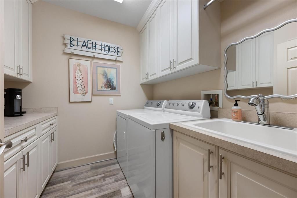 For Sale: $900,000 (3 beds, 3 baths, 2760 Square Feet)