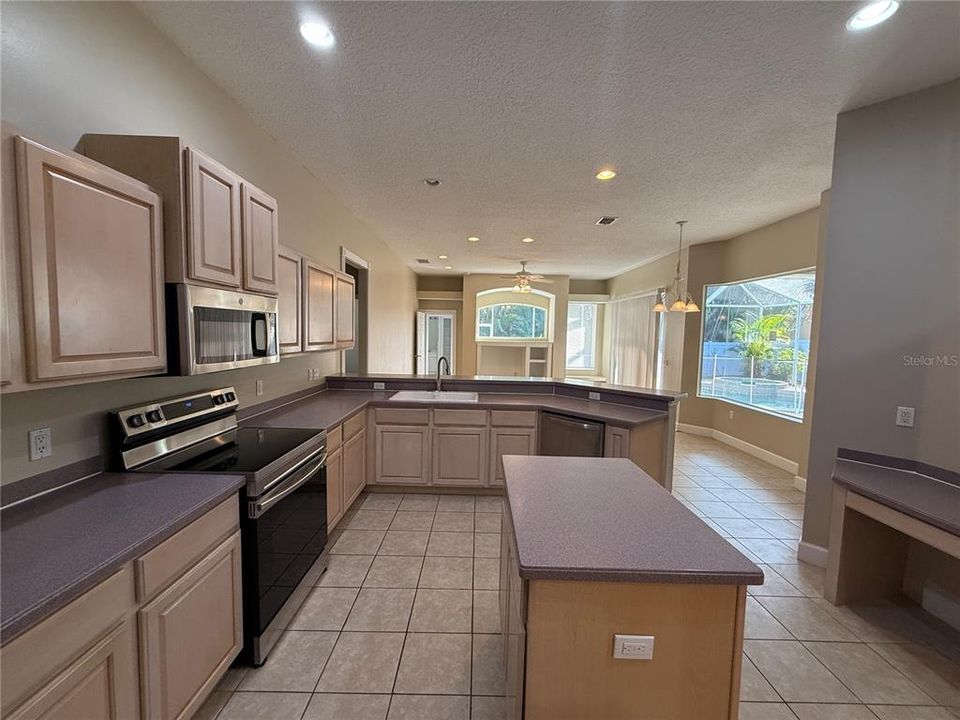 For Sale: $529,900 (4 beds, 3 baths, 2531 Square Feet)