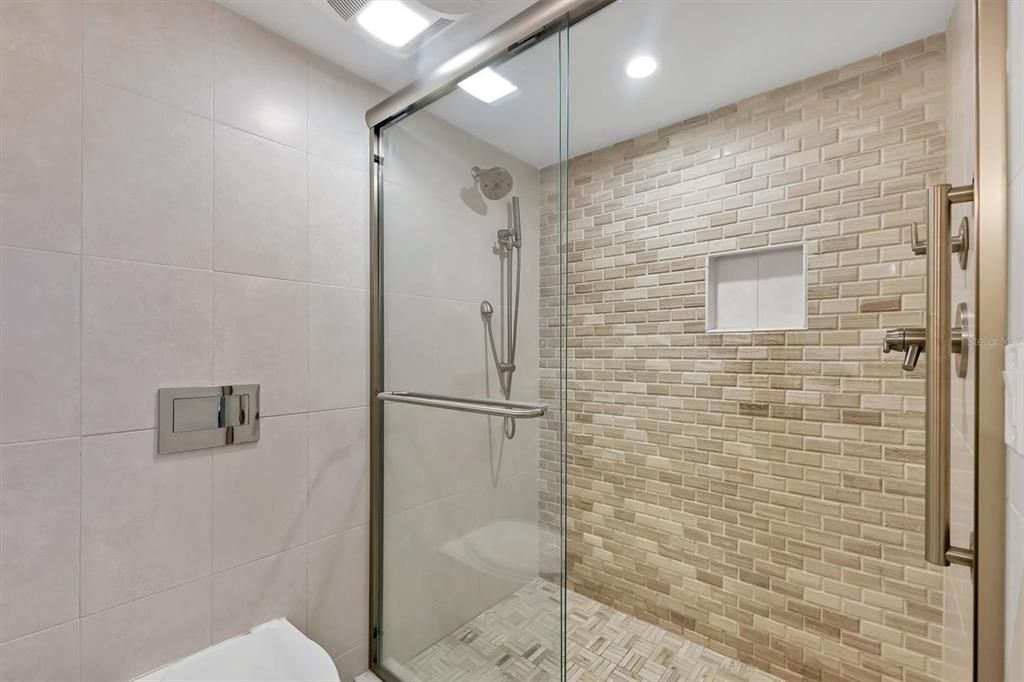 待售: $550,000 (1 贝兹, 1 浴室, 770 平方英尺)