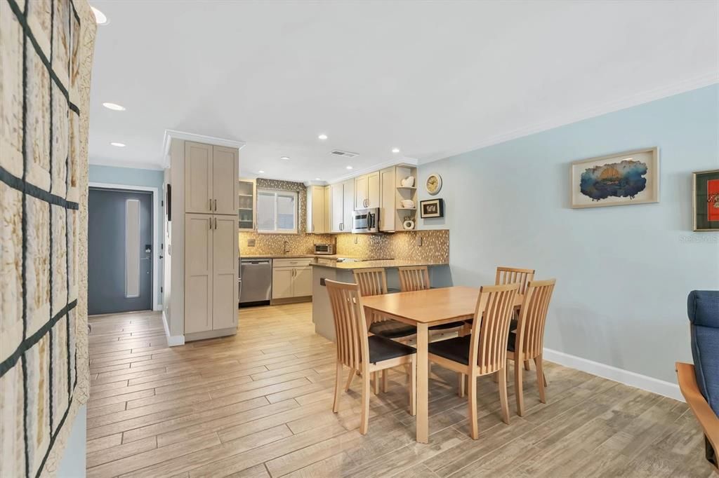 待售: $550,000 (1 贝兹, 1 浴室, 770 平方英尺)