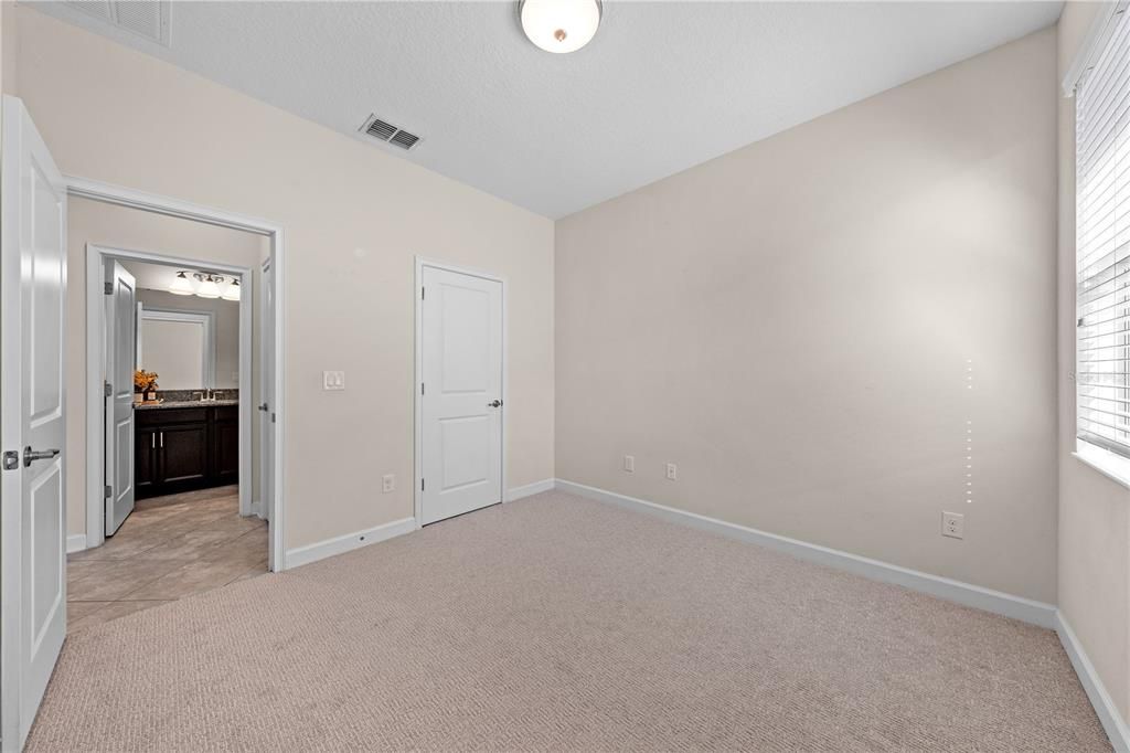 For Sale: $399,900 (3 beds, 2 baths, 1957 Square Feet)