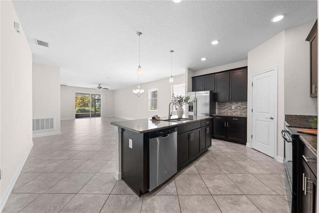 For Sale: $399,900 (3 beds, 2 baths, 1957 Square Feet)