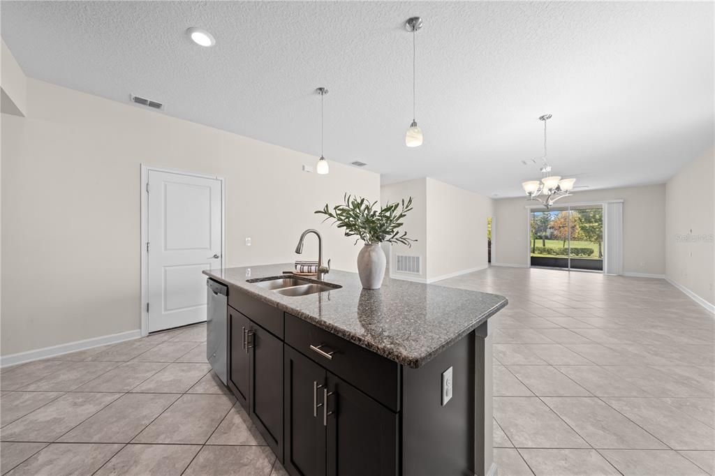 For Sale: $399,900 (3 beds, 2 baths, 1957 Square Feet)