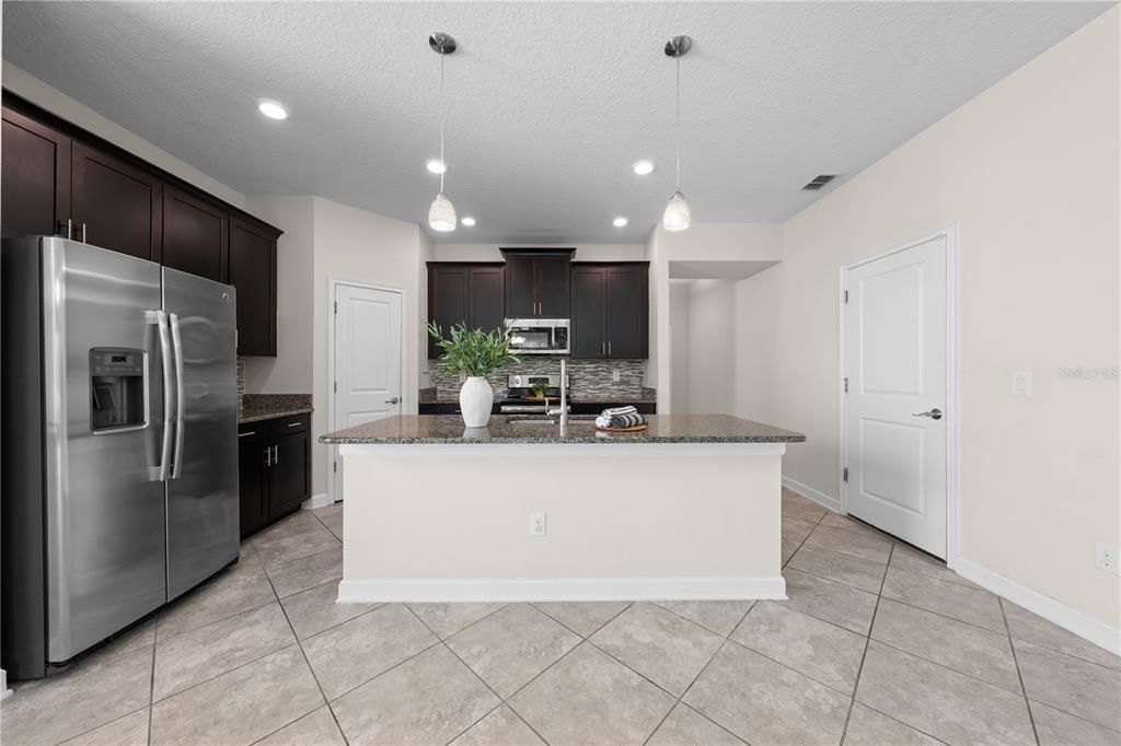 For Sale: $399,900 (3 beds, 2 baths, 1957 Square Feet)