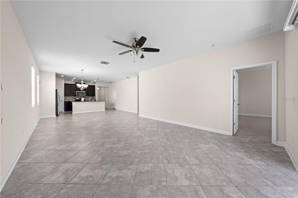 For Sale: $399,900 (3 beds, 2 baths, 1957 Square Feet)