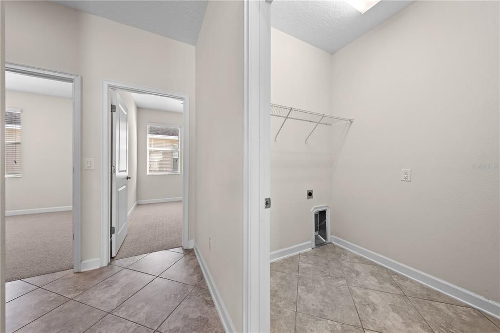 For Sale: $399,900 (3 beds, 2 baths, 1957 Square Feet)