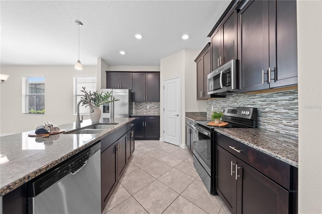 For Sale: $399,900 (3 beds, 2 baths, 1957 Square Feet)