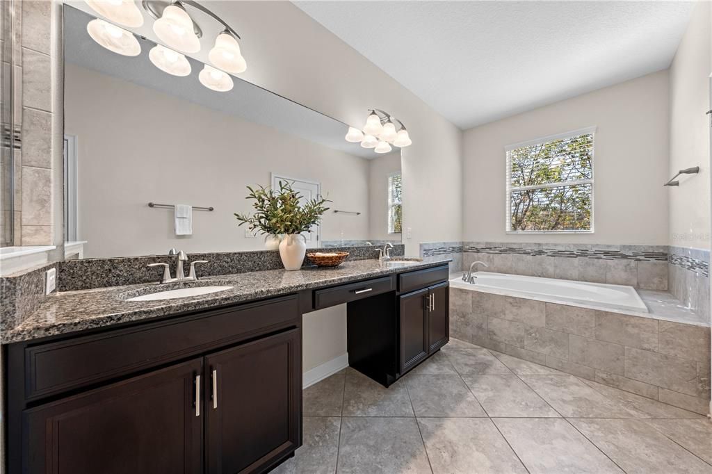 For Sale: $399,900 (3 beds, 2 baths, 1957 Square Feet)