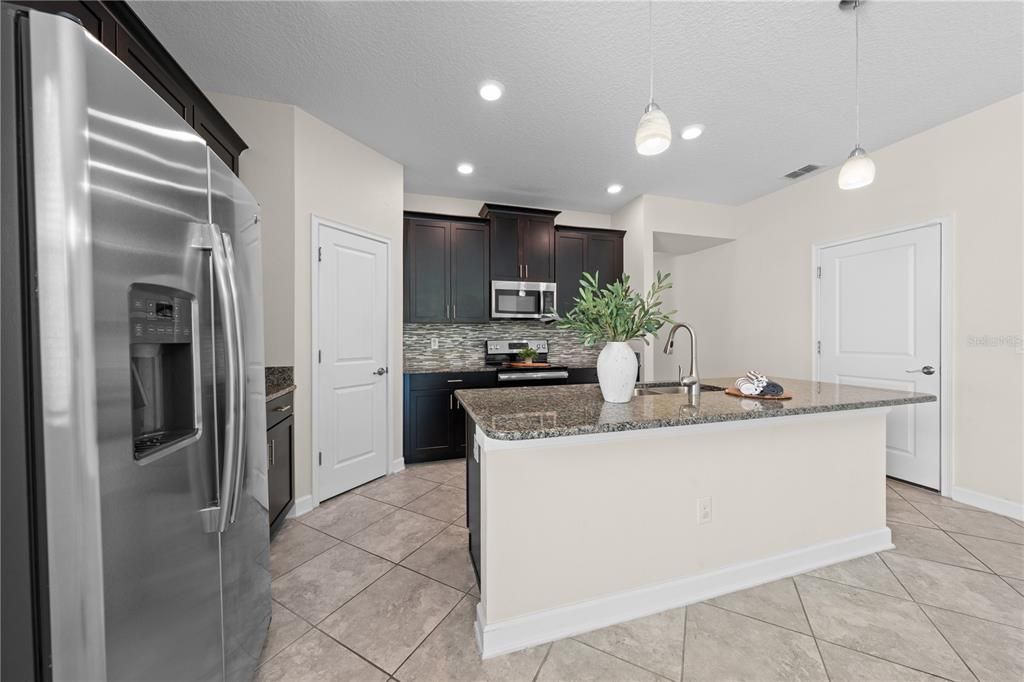 For Sale: $399,900 (3 beds, 2 baths, 1957 Square Feet)