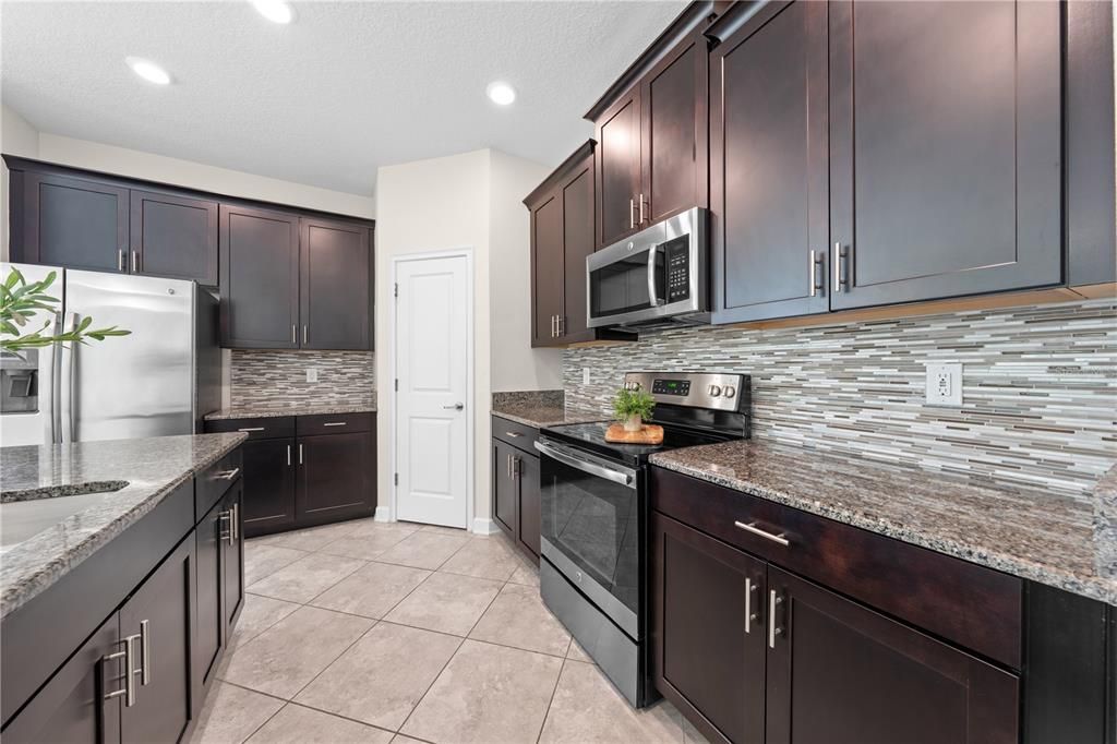 For Sale: $399,900 (3 beds, 2 baths, 1957 Square Feet)