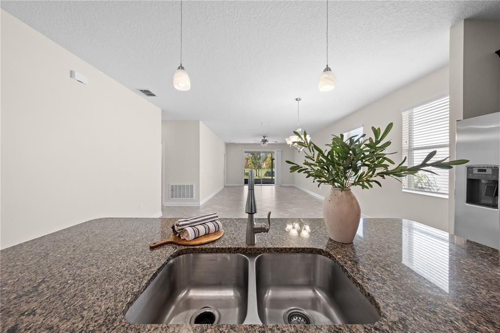 For Sale: $399,900 (3 beds, 2 baths, 1957 Square Feet)