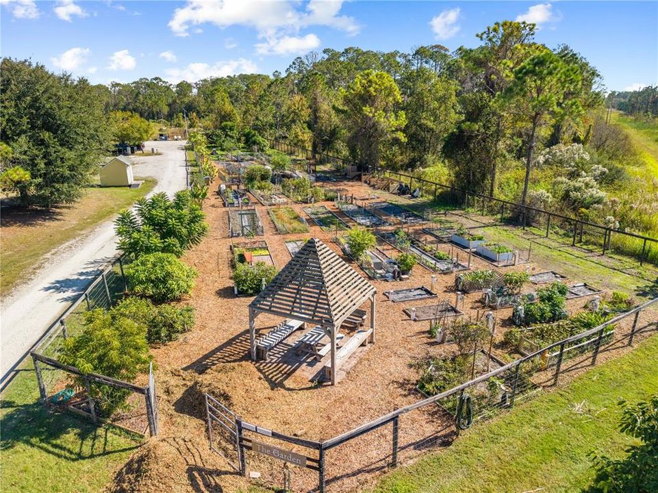 For Sale: $399,900 (3 beds, 2 baths, 1957 Square Feet)