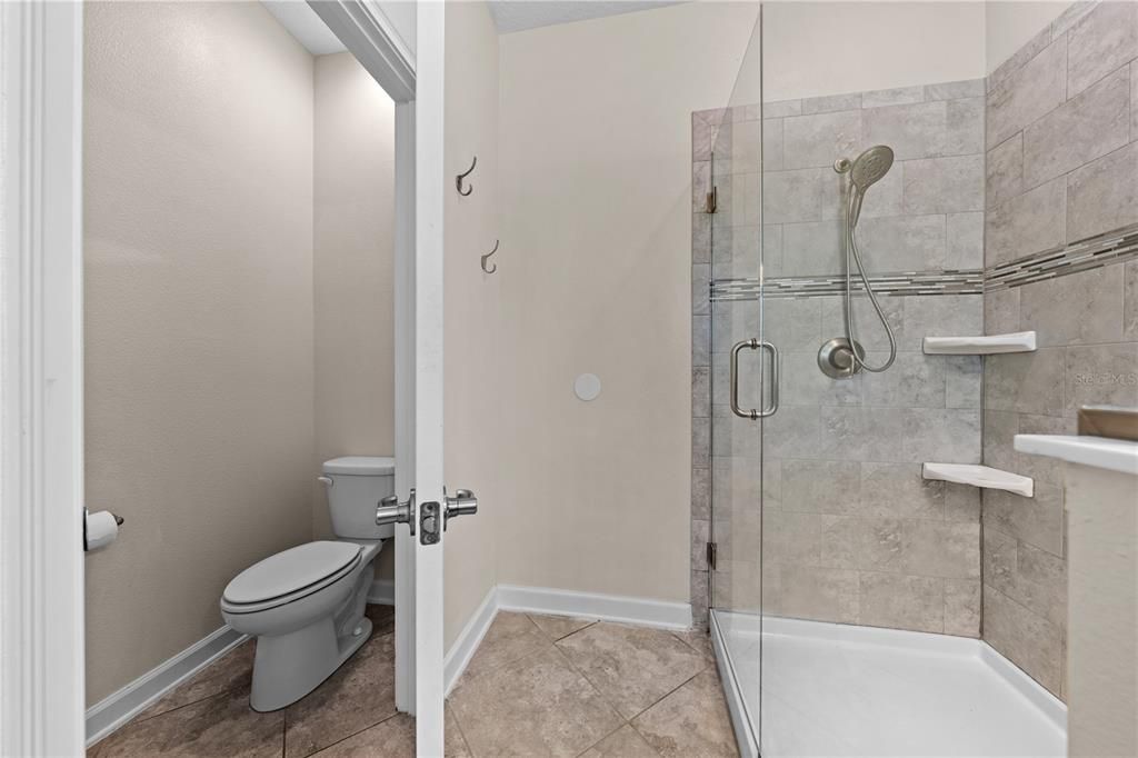 For Sale: $399,900 (3 beds, 2 baths, 1957 Square Feet)